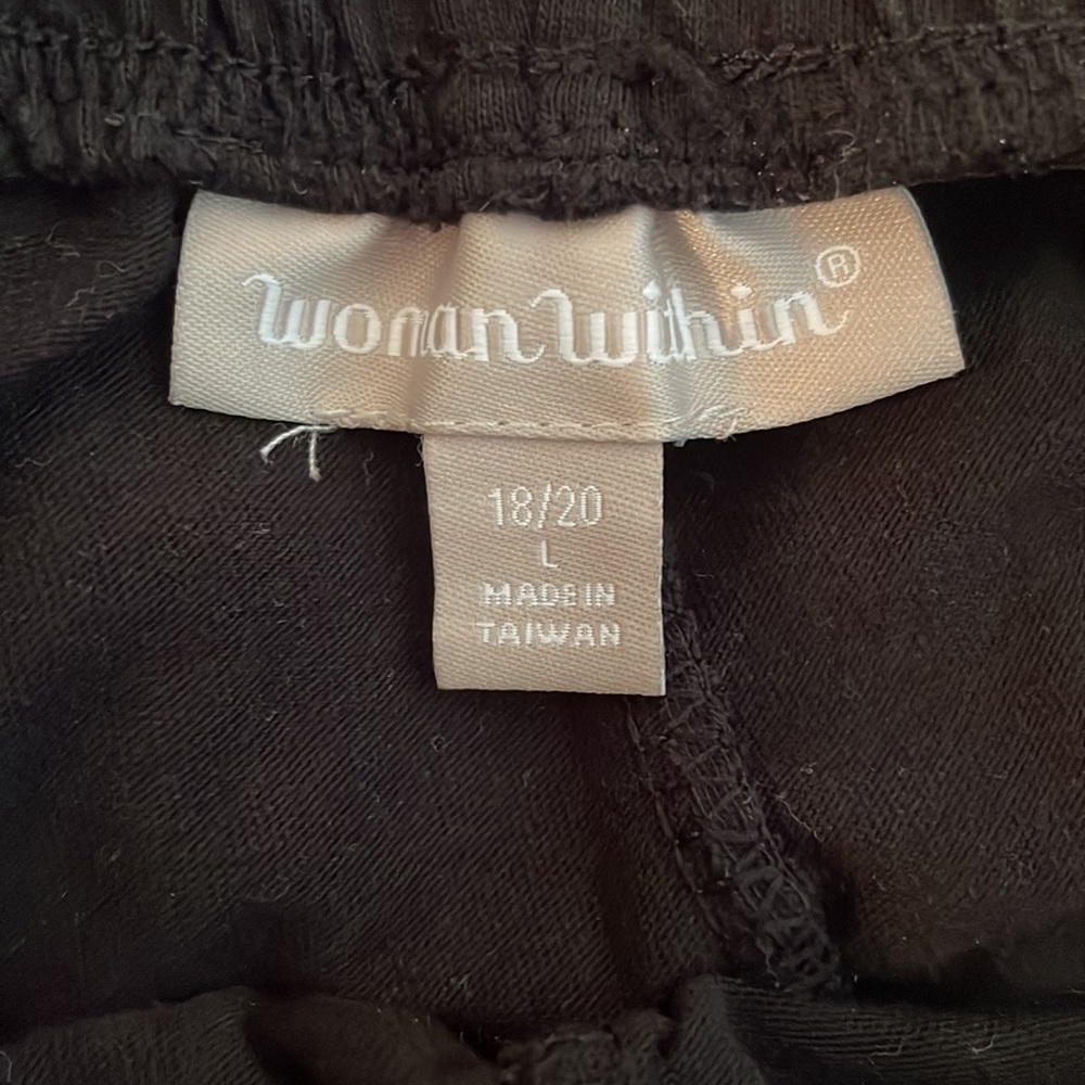 BLACK WIDE LEG CAPRI - Picture 5 of 6